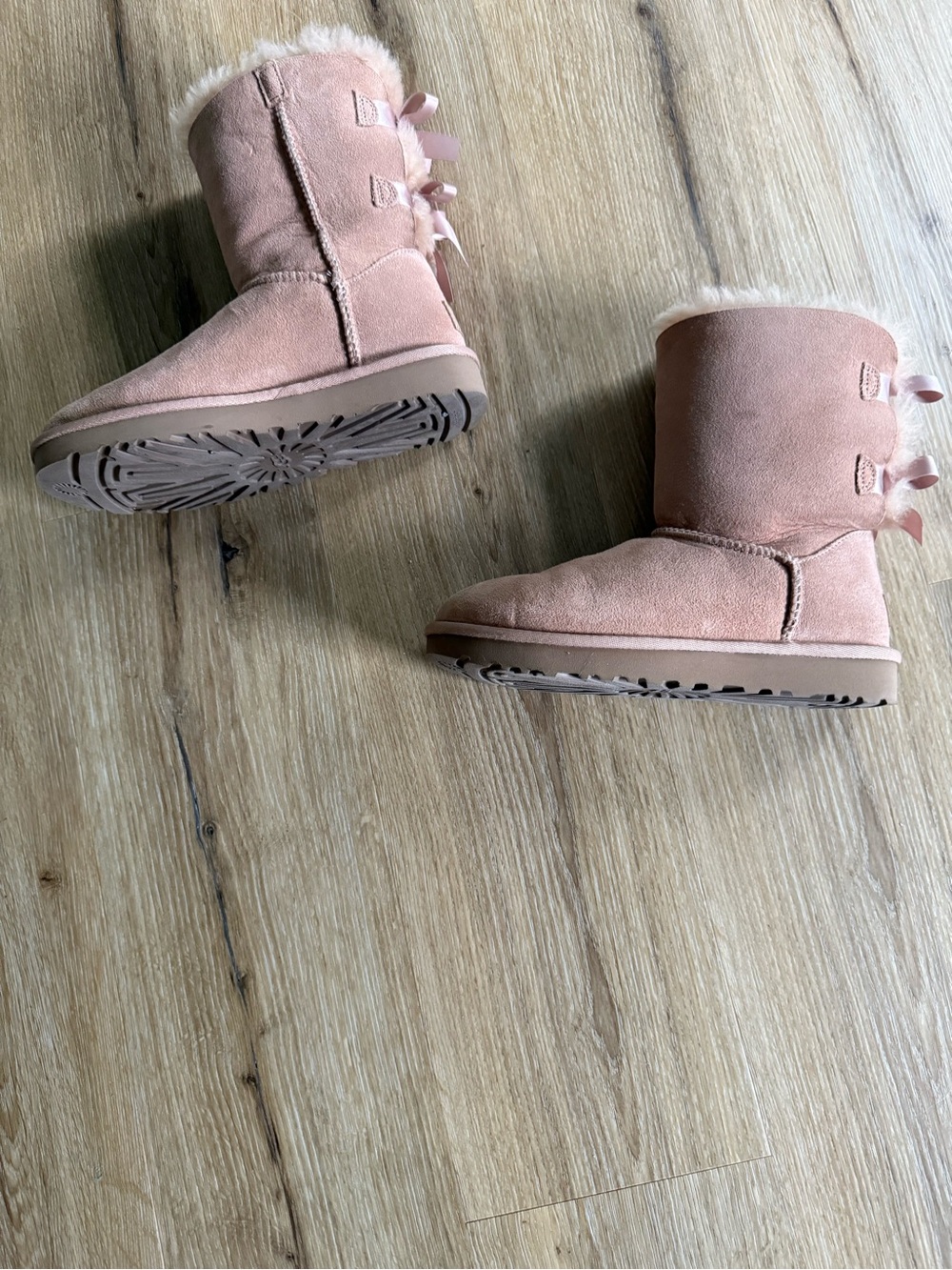 Ugg boot with bows light pink/cream size 6